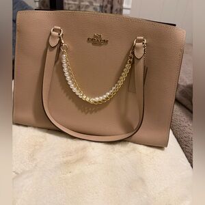 Coach Gallery Tote Pebble Leather Beige + Pearl Chain Accent